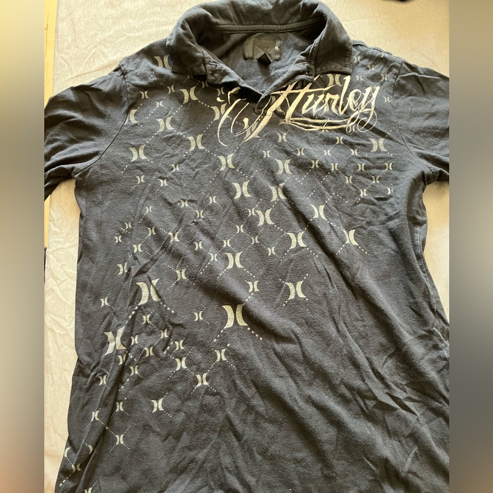 emo hurley collared tee